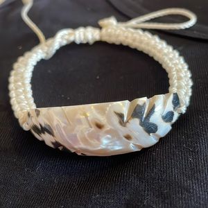 Adjustable shell bracelet